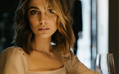 How to let a stranger know you’re interested: 12 easy ways